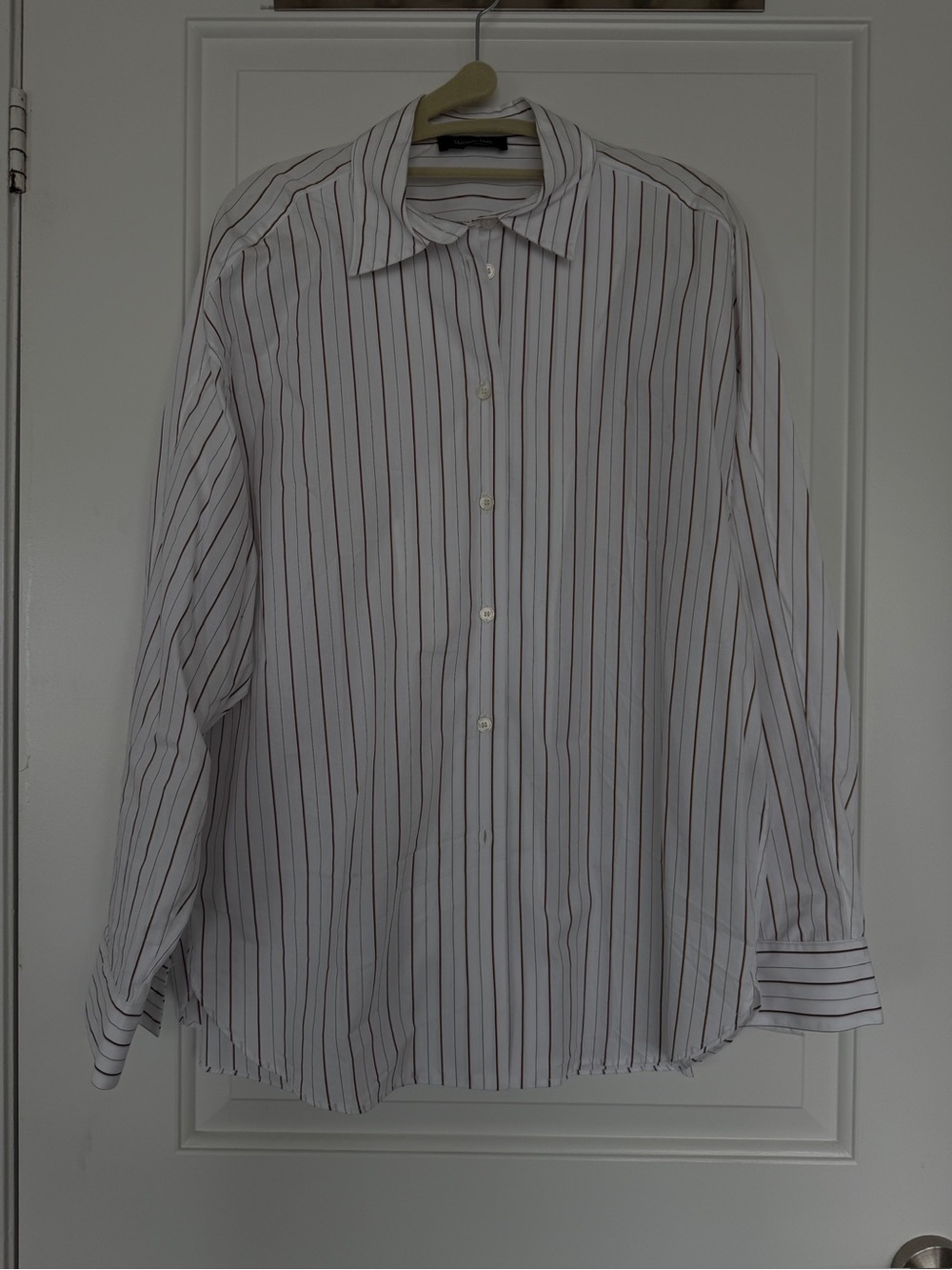 Massimo Dutti White Button-Down Shirt with Thin Navy and Red Stripes